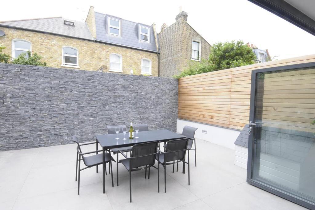 Four Bedroom Modern Victorian Wandsworth House London Exterior photo